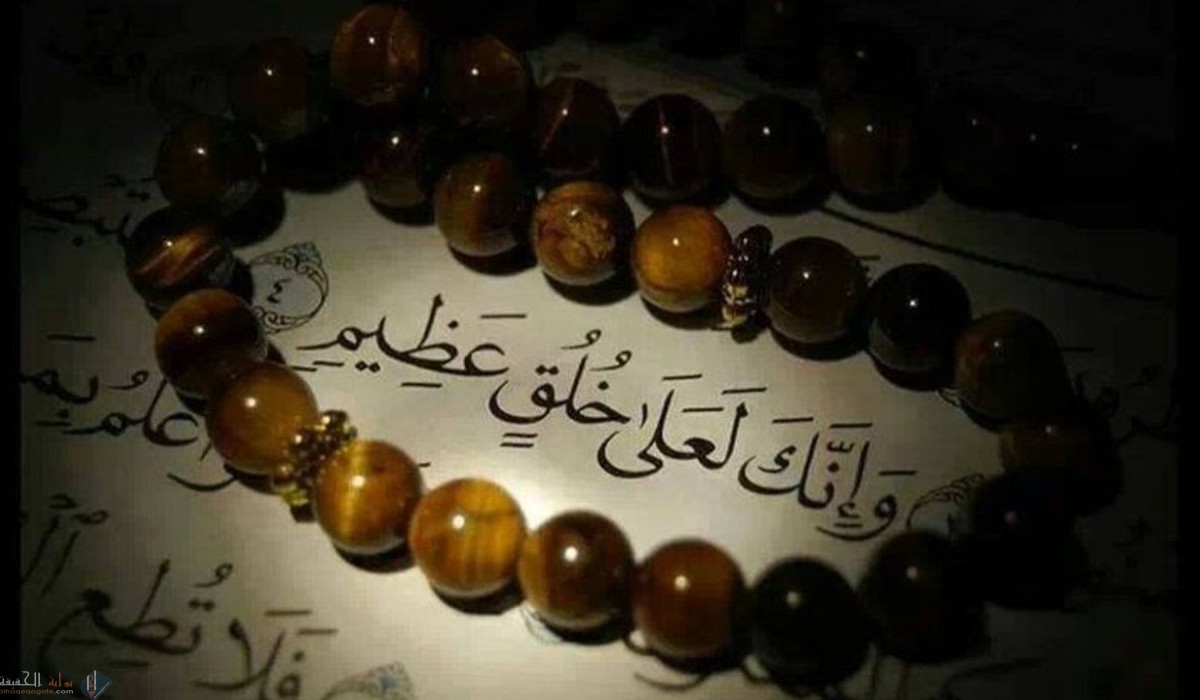 أكتب قصة آثر الرسول فيها أصحابه على نفسه