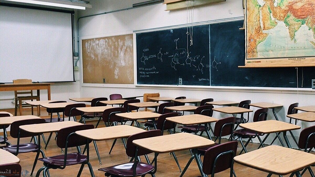 كلمه حديقه ختمت بتاء مربوطه لأنه اسم مفرد مؤنث