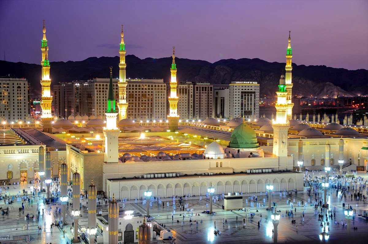 أستفيد من الحديث الشريف فوائد كثيرة منها