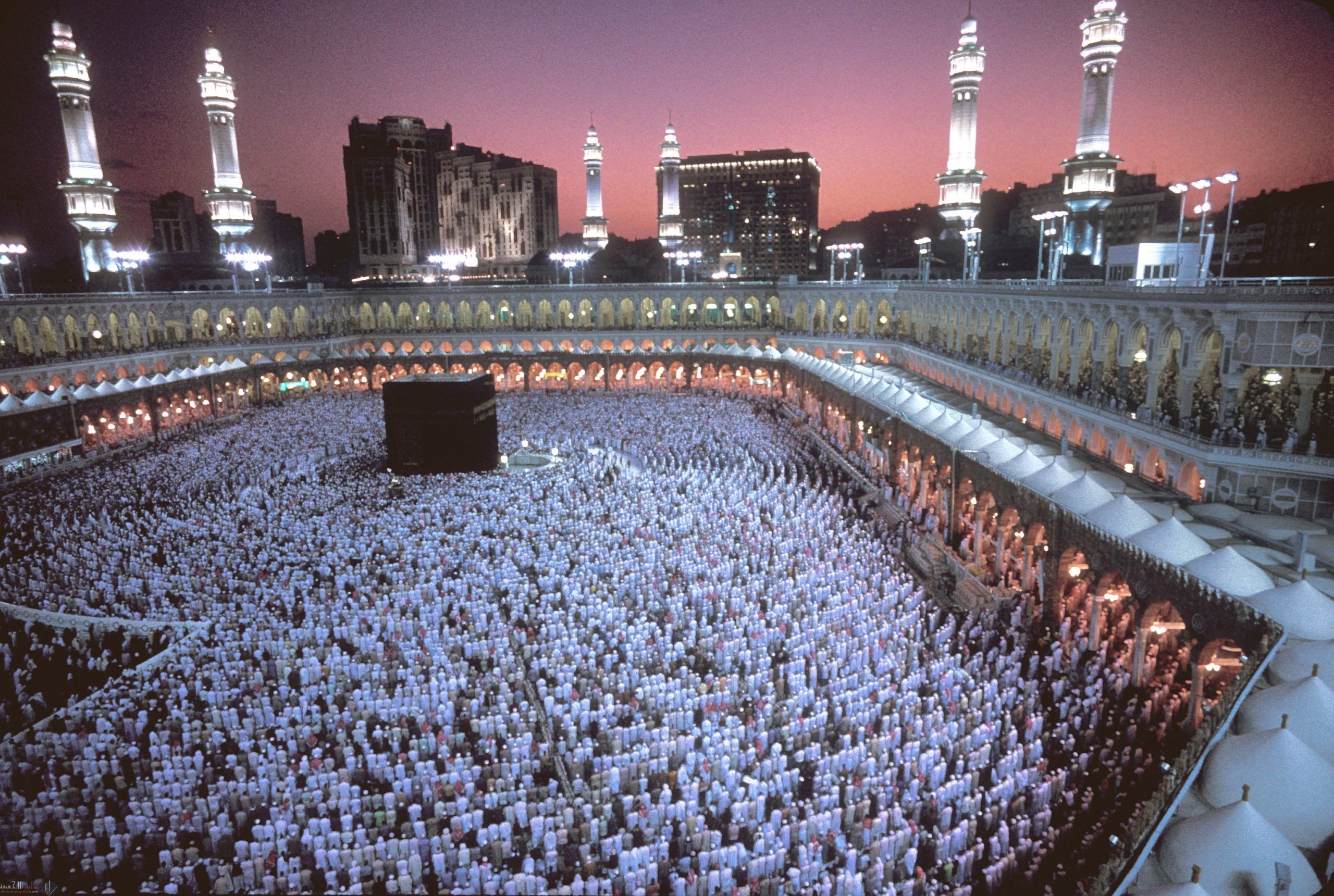 أستفيد من الحديث الشريف فوائد كثيرة منها