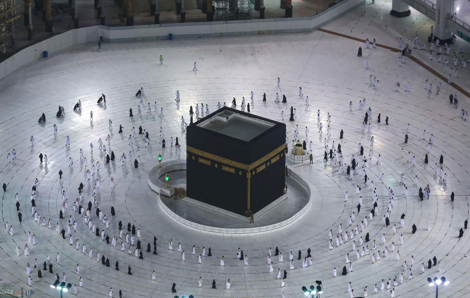 ما الفرق بين العبارتين في قوله تعالى على لسان القوم