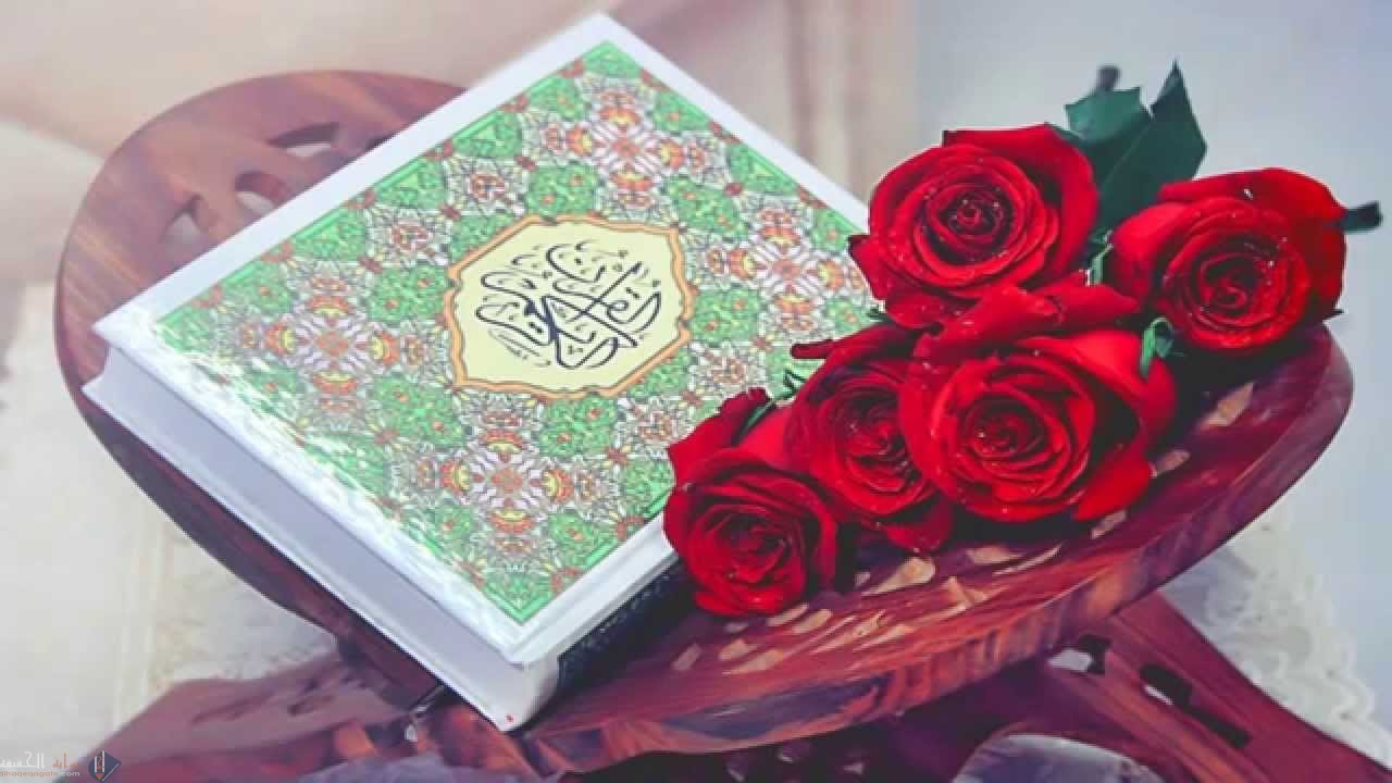 بين معنى قوله تعالى أزاغ الله قلوبهم ان هناك الكثير من المعاني التي تمر علينا في القران الكريم، والتي قد لا تكون واضحة لنا، حيث ان هناك الكثير من الآيات التي تكون صعبة الفهم على الطلاب، لانهم في مرحلة مبتدئة من الدراسة، ولهذا نجيب لكم اليوم على سؤال، بين معنى قوله تعالى أزاغ الله قلوبهم، وتأتي هذه الآية في الدرس الرابع من الوحدة الثانية، في كتاب التربية الإسلامية، للمرحلة الدراسية الخامسة، وهو احد أسئلة التقويم الأساسية والتي لا بد للطلاب من الإجابة عليها، وتكون الإجابة على السؤال موضحة عبر الشكل التالي: بين معنى قوله تعالى أزاغ الله قلوبهم الإجابة هي:  صرف الله قلوبهم على الدين هناك الكثير من الأسباب التي تجعل الكتاب الوزاري يركز على هذه الآية، وعلى مقدرة الطالب على معرفة معناها، حيث ان هناك الكثير من الأشياء التي قد تبدوا لنا غير مهمة، وتوضع هذه الآية مدى أهميتها، وهذا يؤكد على ان التفسير يجب ان يستطيع كل طالب الإجابة عليه، لأنه من العلوم الأساسية في حياتنا الدينية، والتي لها الكثير من الفوائد نذكرها لكم الان.  الشخص الذي يقوم بتفسير القرآن الكريم من حاملي الأمانة وورثة الرسل على الأرض وحمل الأمانة ومبلغها كانت من وظائف رسل الله عز وجل في الأرض. المفسر يقضى الكثير من الوقت بصحبة القرآن الكريم ويحفظه وهو خير صحبة في الحياة والآخرة. علم الكثير من الأمور التي تخص الأديان الأخرى وما لهم وما عليهم وما على المسلم تجاه أصحاب الأديان الأخرى. معاملة الأعداء بطريقة معينة تتناسب مع نوع العدو الذي يقف أمامك. بهذا نصل معا الى نهاية هذا المقال بعدما قدمنا لكم تفسير الآية الصحيح، والذي كان الطلاب بأمس الحاجة الى الحصول لإجابة عليه، والى اللقاء في مقالات جيدة، مع احر التماني لكم بالنجاح والتوفيق.