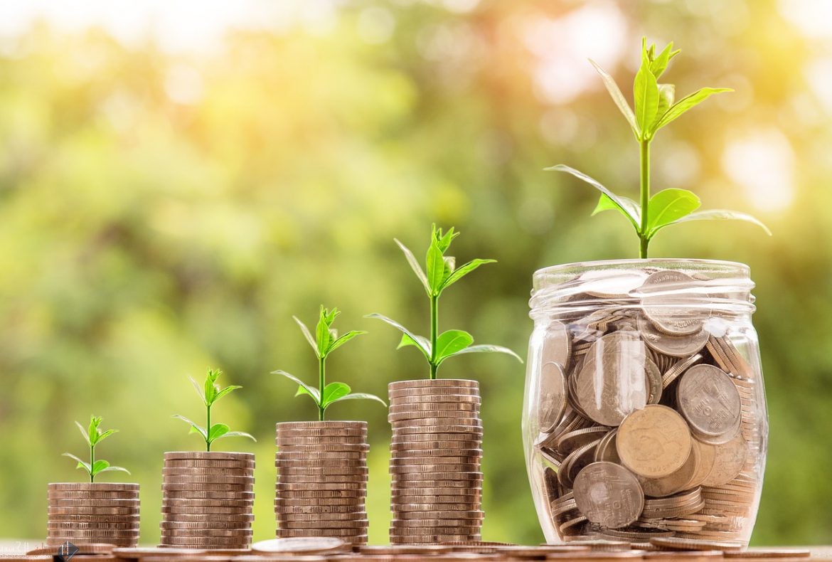 اذخر معاذ مبلغ 64000 ريالا لمدة سنة كم تبقى لديه بعد إخراج الزكاة المستحقة عليه