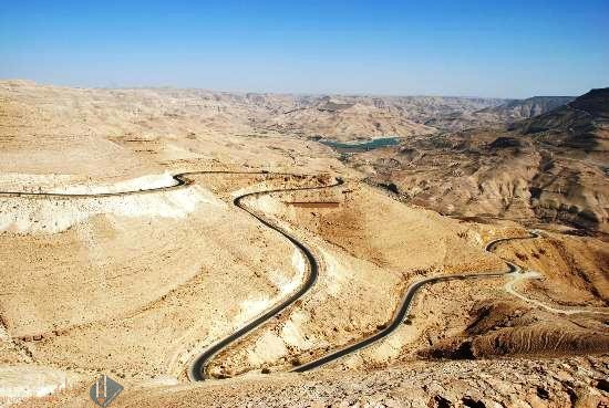 الاسم الذي اطلقه الرومان على الطريق الملوكي الذي سلكته القوافل التجاريه قديما بعد اعاده ترميمه