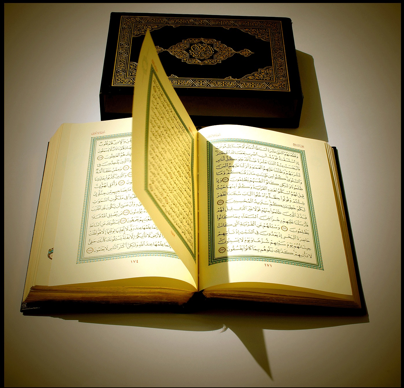 ما معنى الاستعاذة بالله مع التمثيل لها بمثالين