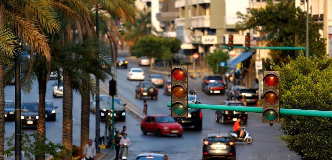 وضعت للقيادة قوانين لابد من احترامها ورتبت عقوبات لمخالفتها تعزيزاً للسلامة المرورية أتعاون مع مجموعتي في ذكر بعض منها