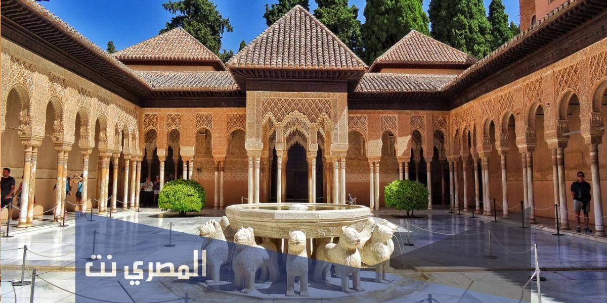 لماذا سمي قصر الحمراء بهذا الاسم