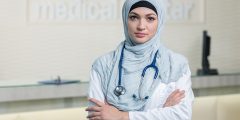 موضوع تعبير عن أهمية دور الطبيب بالعناصر