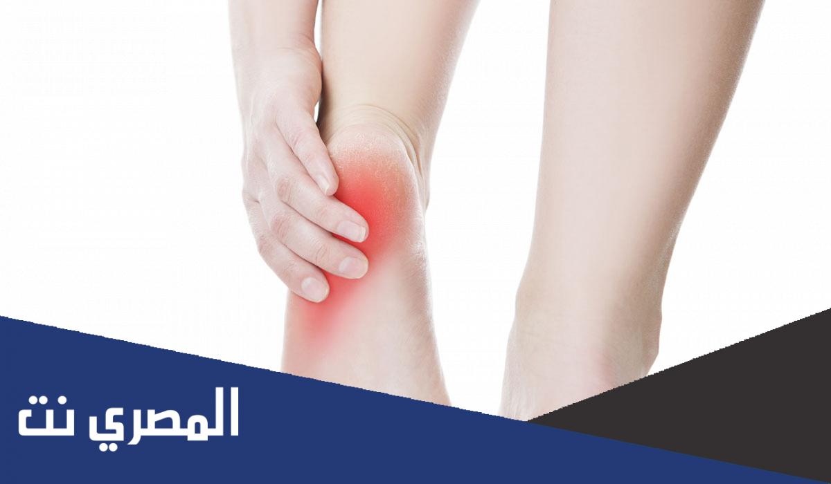سبب وخز كعب القدم