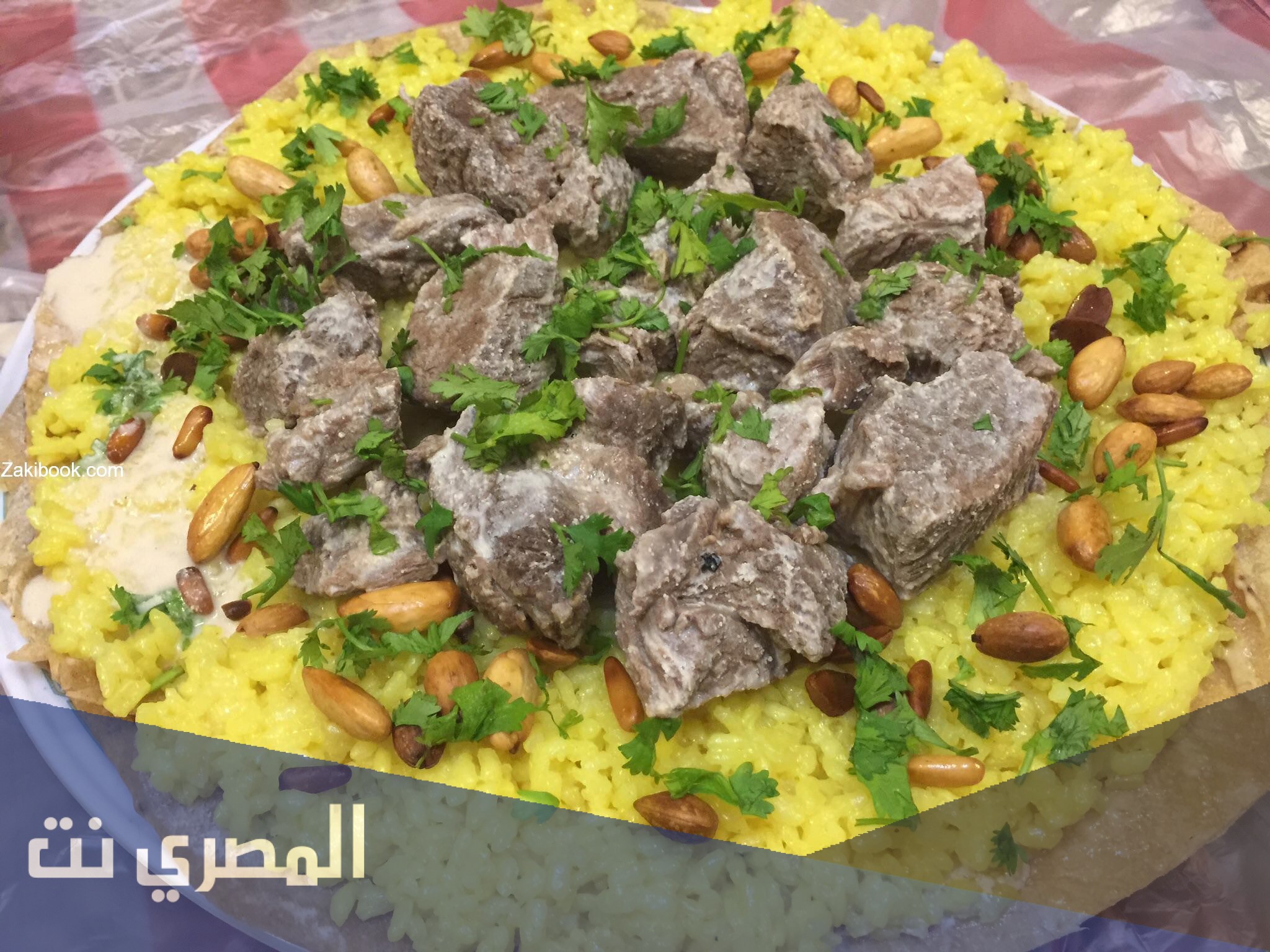 لماذا سمي المنسف بهذا الاسم