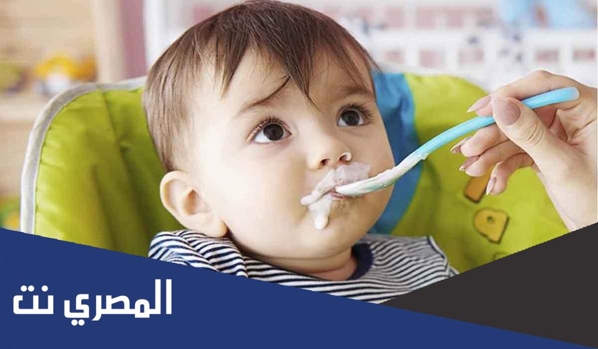 متى يأكل الطفل الزبادي بالسكر ؟