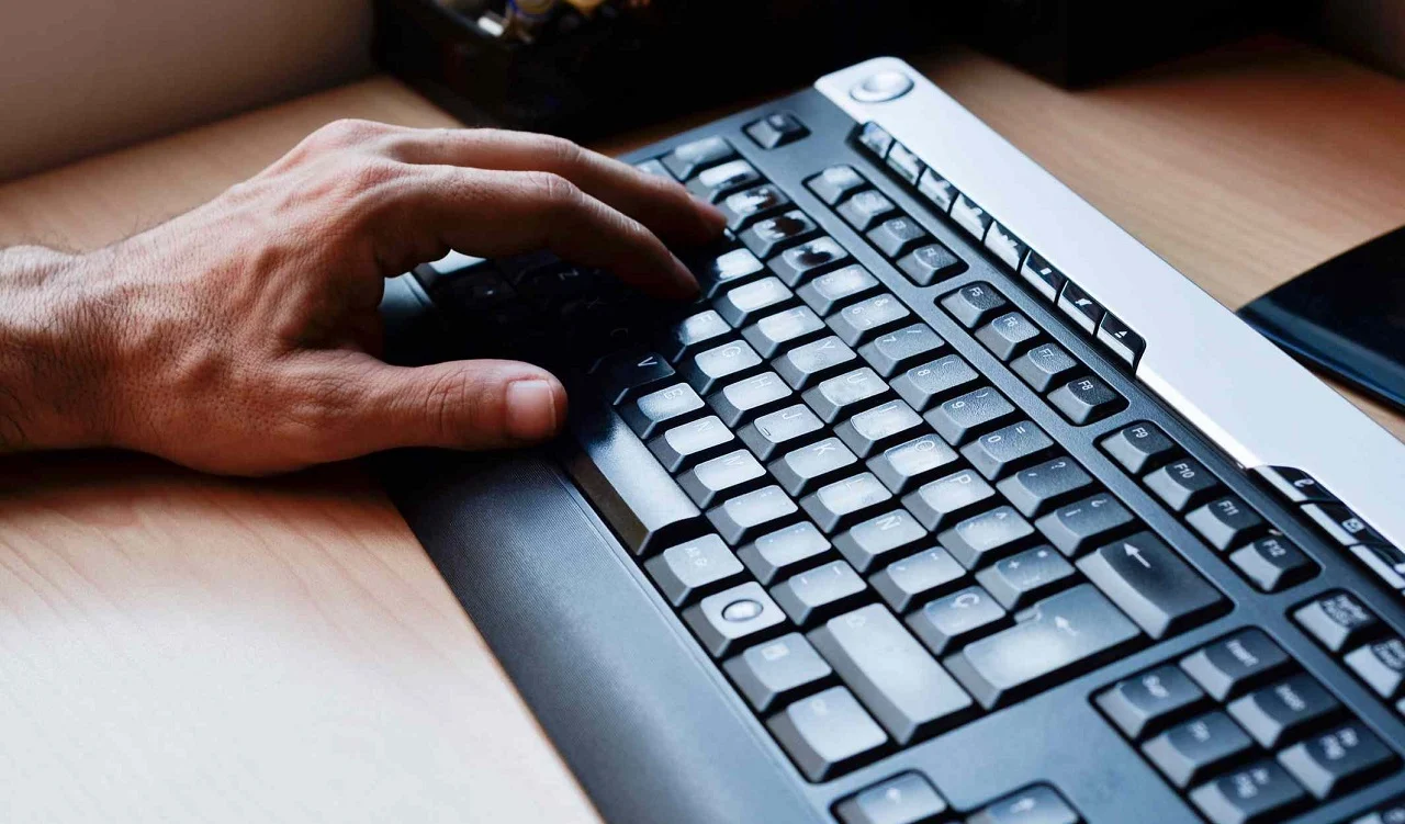 مشكلة لوحة المفاتيح لا تكتب بعض الحروف وحلها