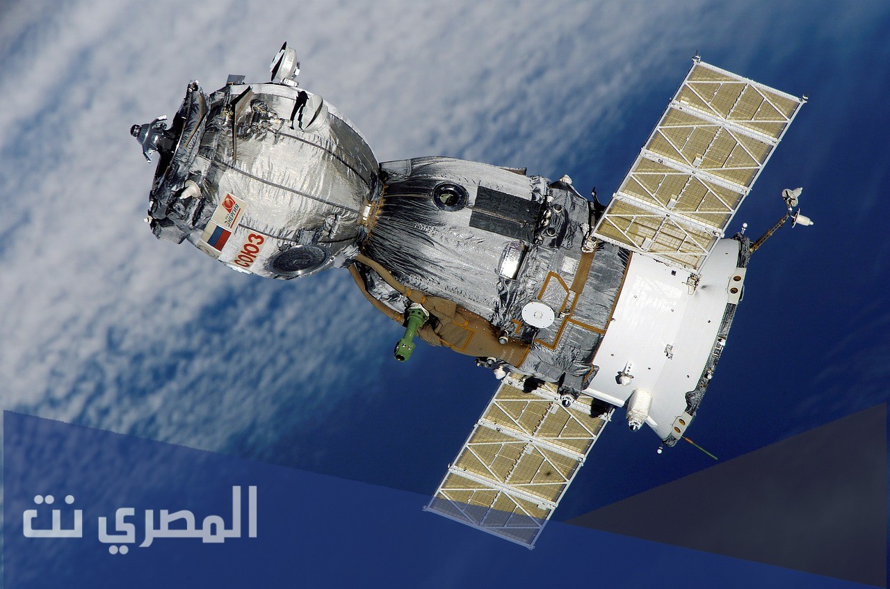 من اول من اخترع الاقمار الصناعيه