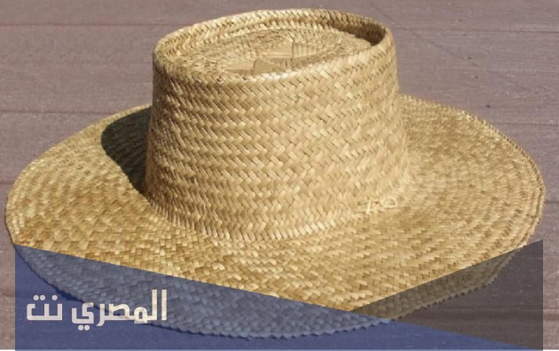 قبعة مصنوعة من الخوص وتعتبر جزء من الألبسة التقليدية في منطقة عسير تلبس عند الخروج من المنزل للعمل في المزارع أو الرعي وتستخدم للوقاية من أشعة الشمس