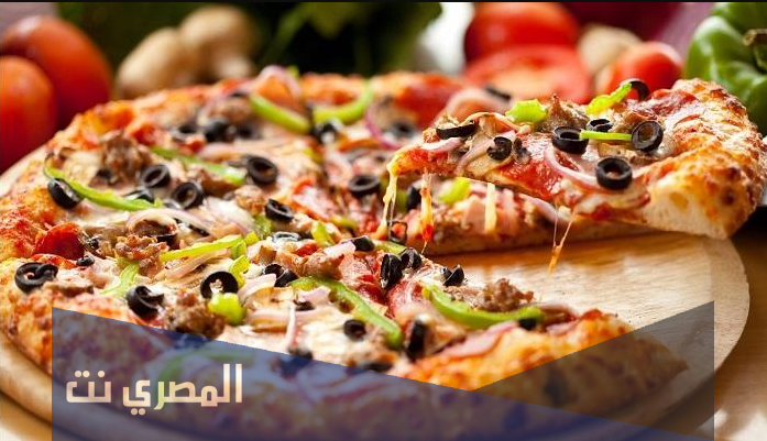 طريقة عمل البيتزا فى البيت بالجنبة والفراخ والخضروات