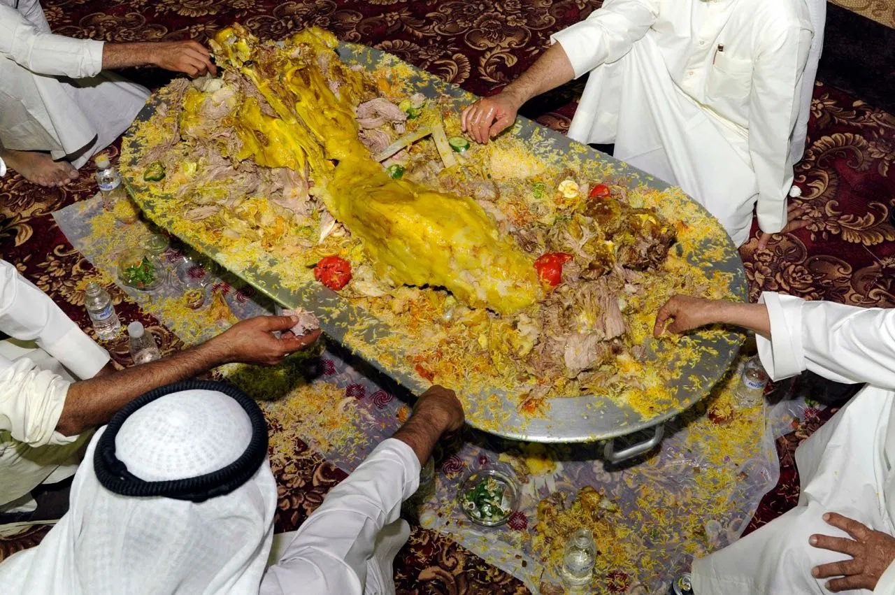 تفسير رؤية العزائم والولائم في الحلم لابن سيرين