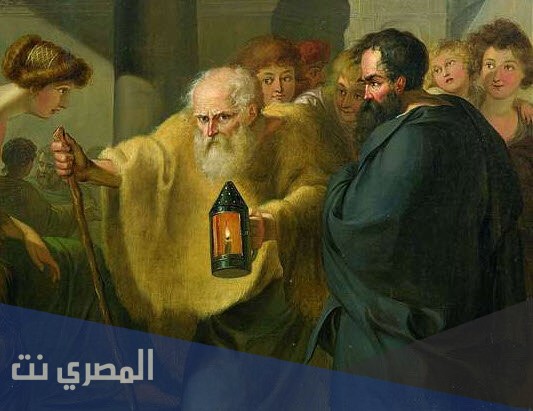 يبحث عن الانسان بمصباح