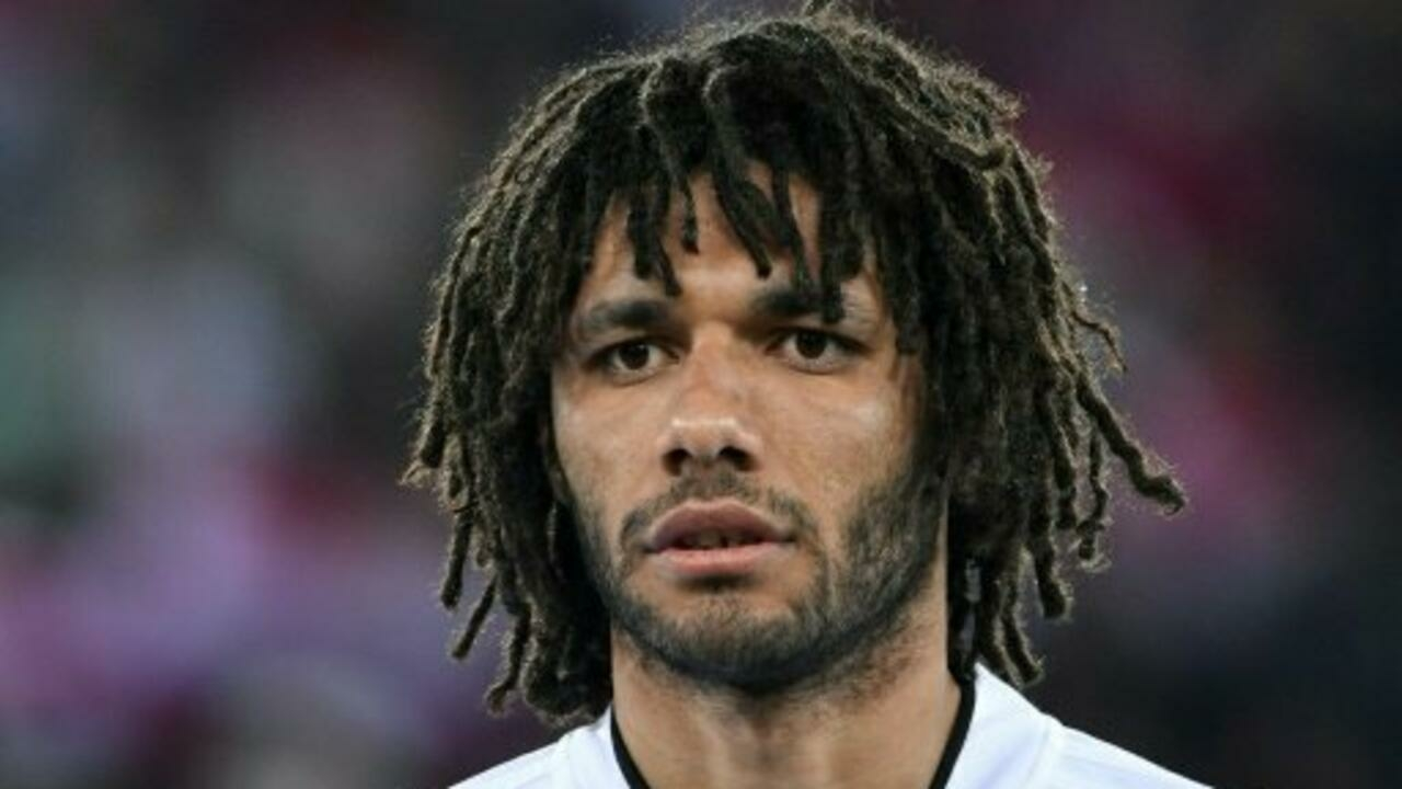 اين يلعب محمد النني
