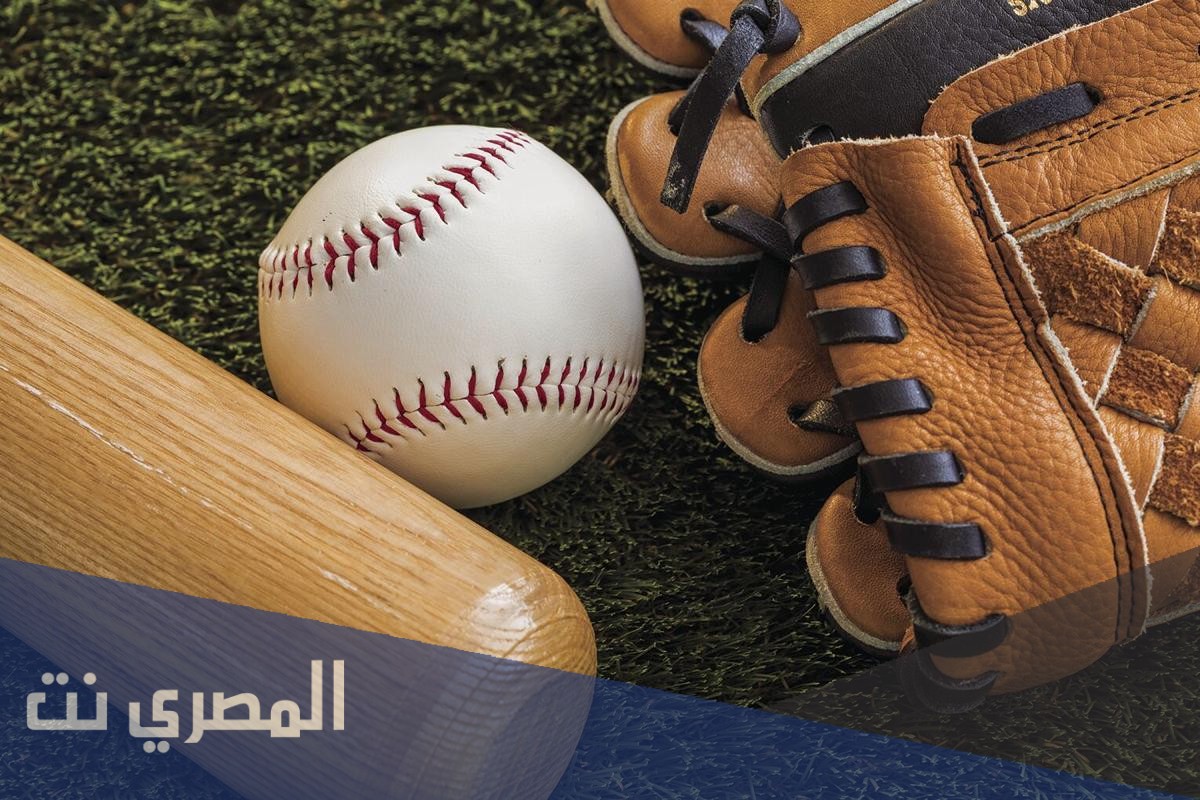رياضة جماعية فيها مضرب وكرة من 5 حروف