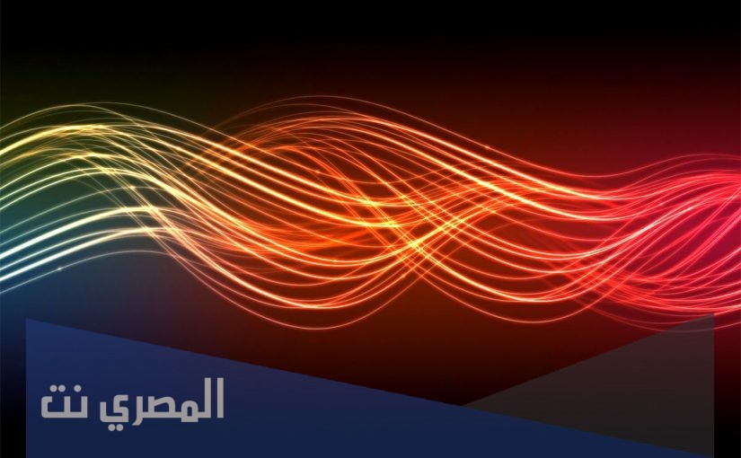 لماذا ينكسر الضوء عند انتقاله من وسطٍ إلى آخر