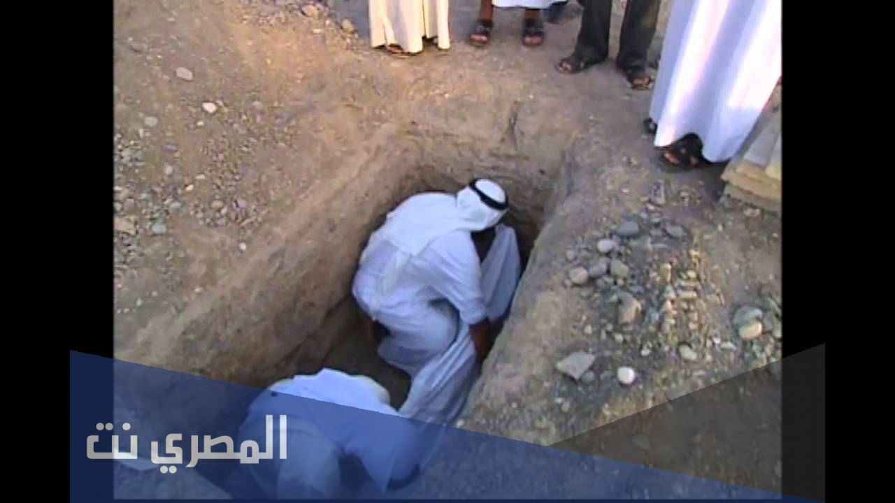 كيفية دفن الميت في القبر
