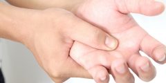 ما سبب تنميل اليد اليمنى؟ ومتى يكون خطيراً؟
