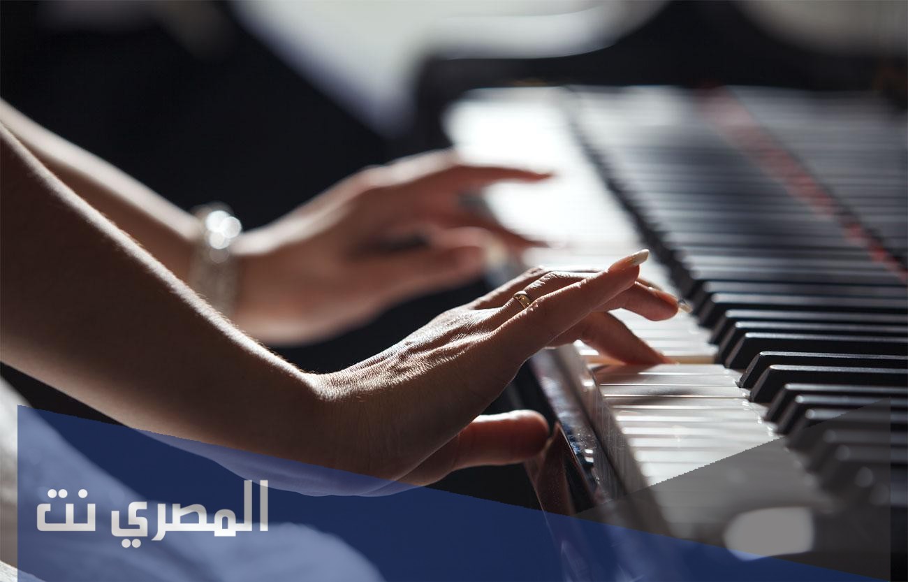 كلمات اغنية كلنا نحب القمر والقمر بيحب مين