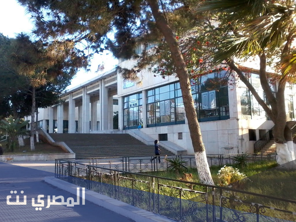 اين يقع قصر المعارض الصنوبر البحري