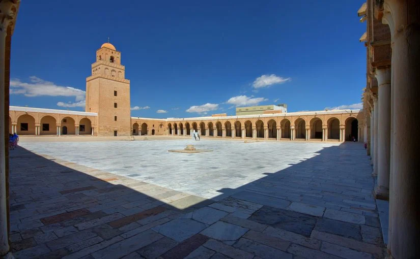 اين يقع مسجد عقبة بن نافع