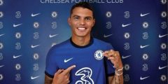 كم عمر اللاعب تياغو سيلفا