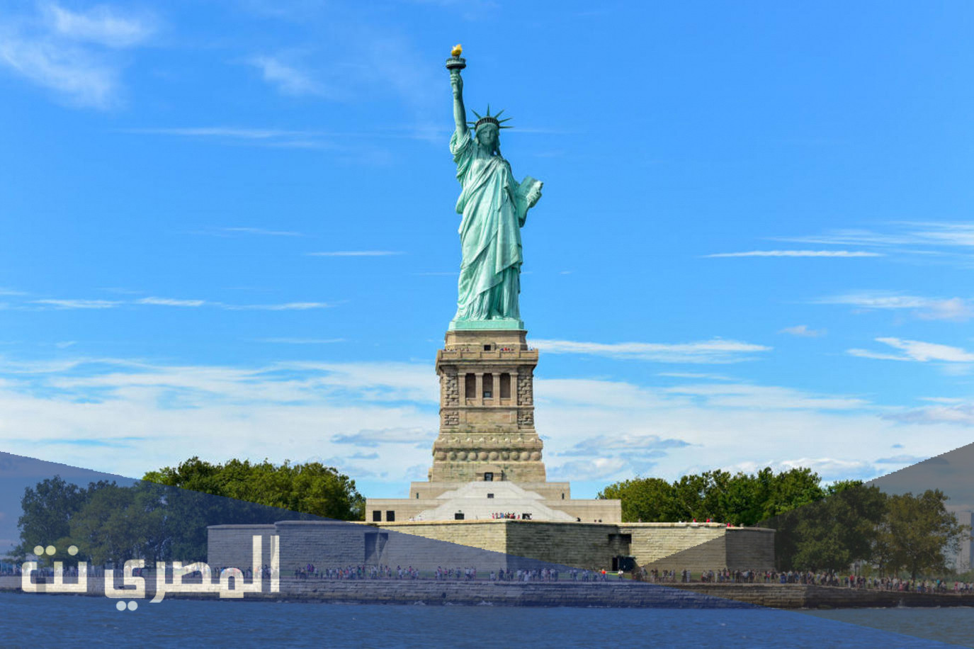 لماذا تقام التماثيل للعظماء من البشر؟