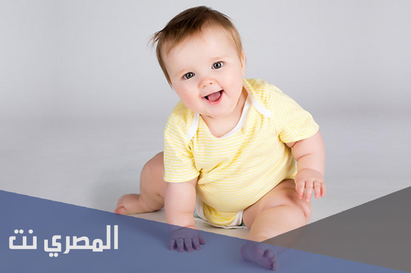 متى يصلب الطفل رجليه
