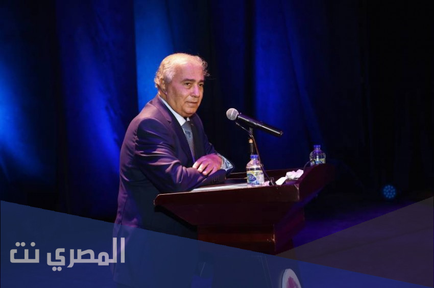 من هو صاحب قصيدة فى عينيك عنوانى