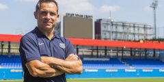 من هو مدرب برشلونة الجديد