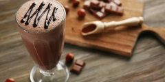 طريقة عمل مشروب الشيكولاته بالكريمه بالخطوات