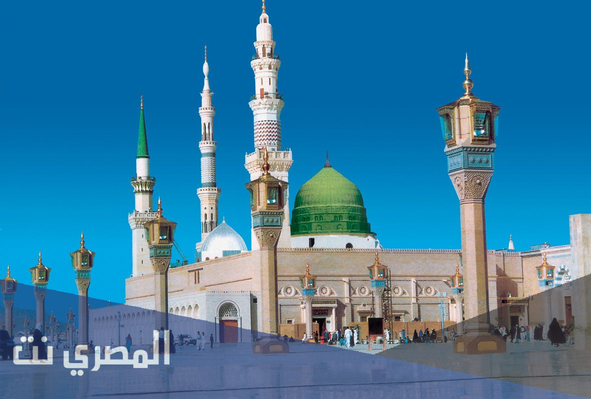 اين بنى النبي المسجد بعد هجرته
