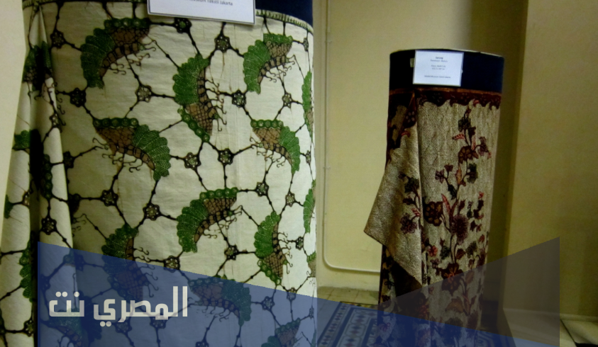 ظهر فن الباتيك في الهند ثم انتقل الى جزيرة جاوة بإندونسيا