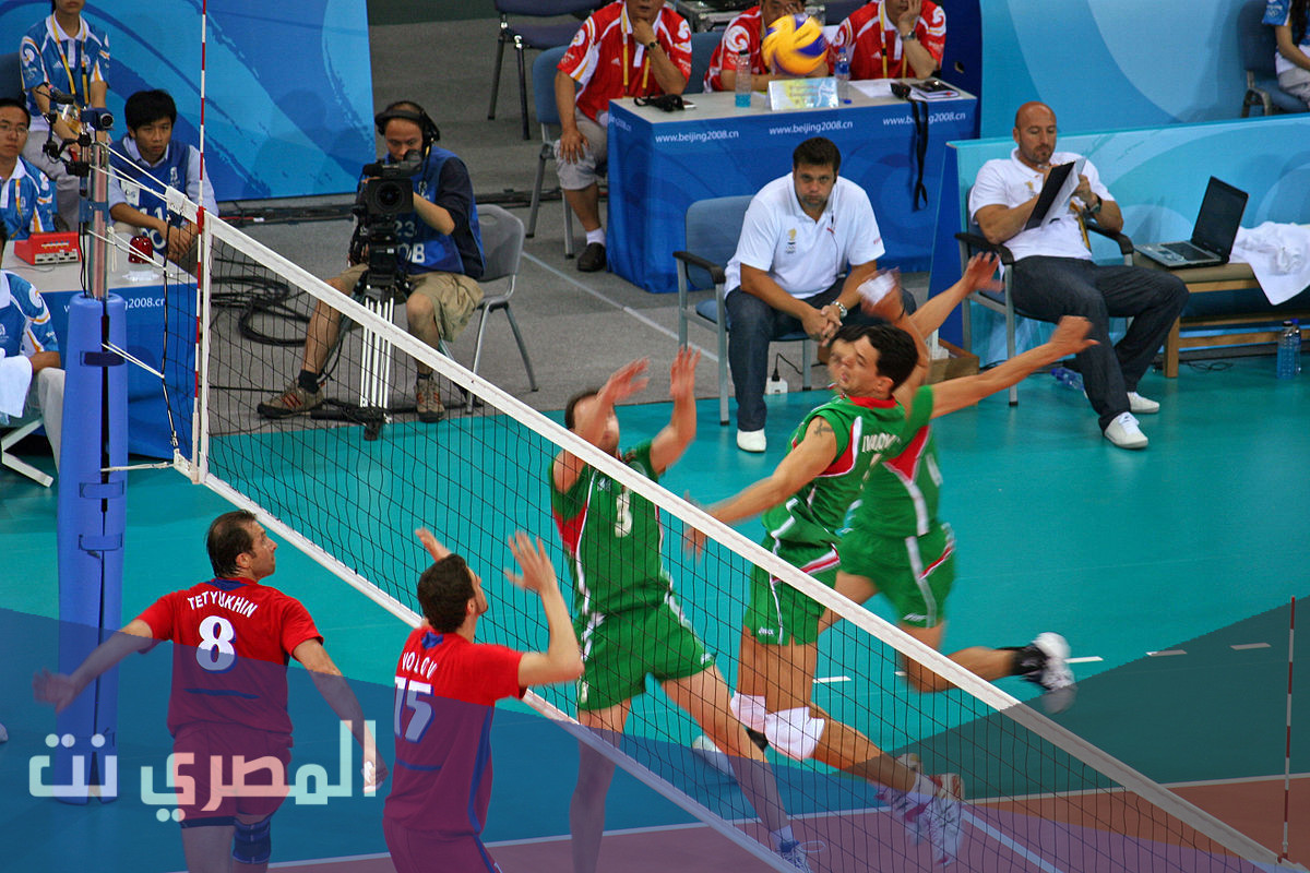 كم يبلغ طول ملعب كرة الطائرة