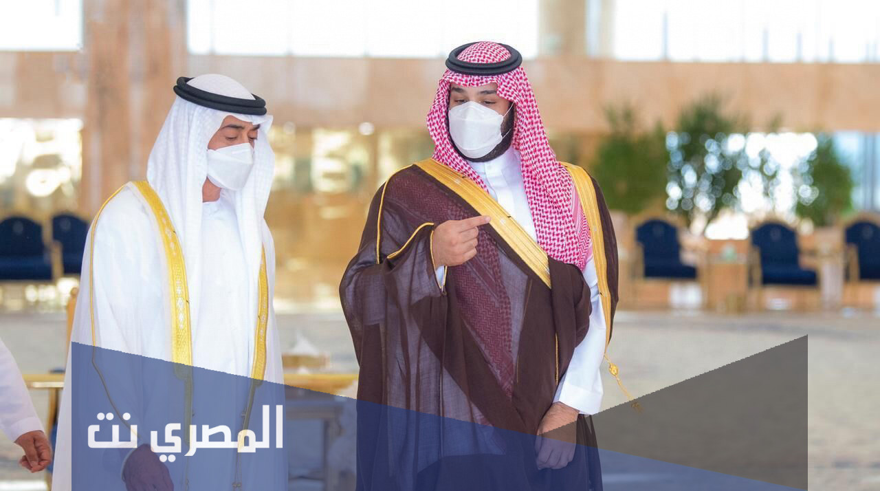 من اول من رفع علم الامارات