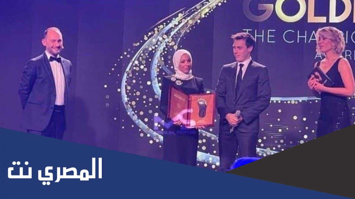 زوجة محمد صلاح .. لماذا تسلمت جائزته