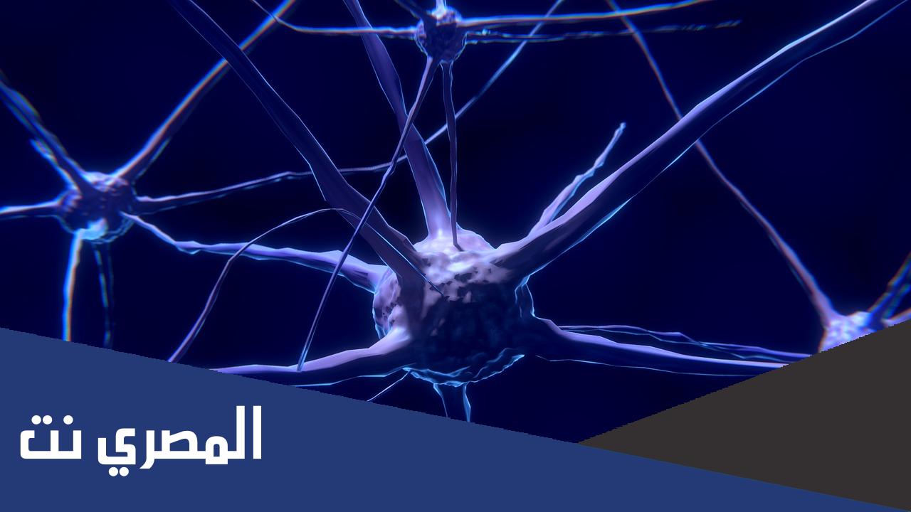 كيف ينتقل السيال العصبي عبر الشق التشابكي ؟
