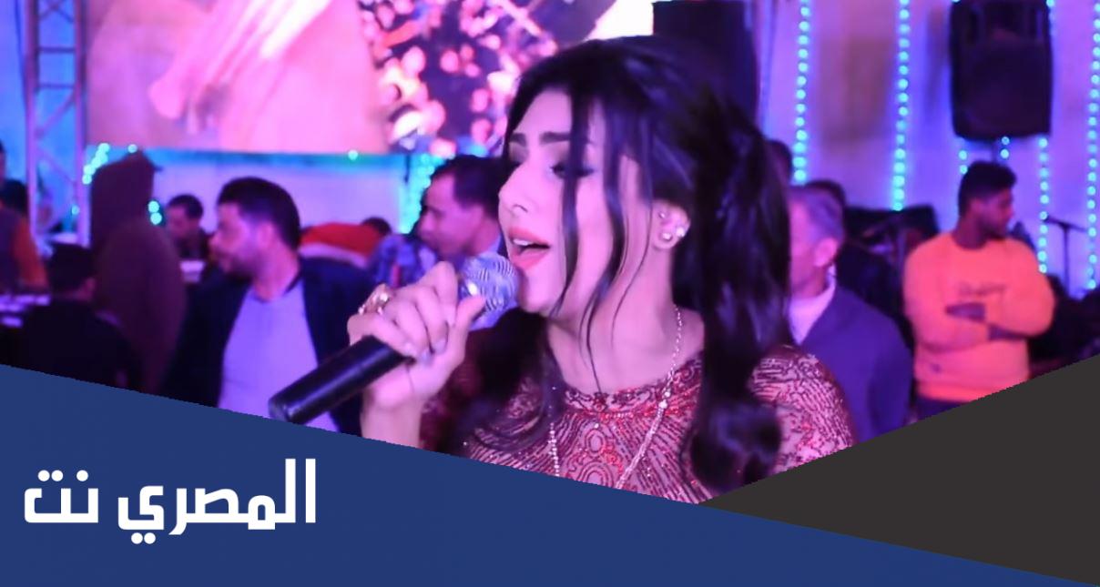 تفاصيل القبض على مطربة مصرية شهيرة داخل أحد الكافيهات ... وسبب القبض عليها