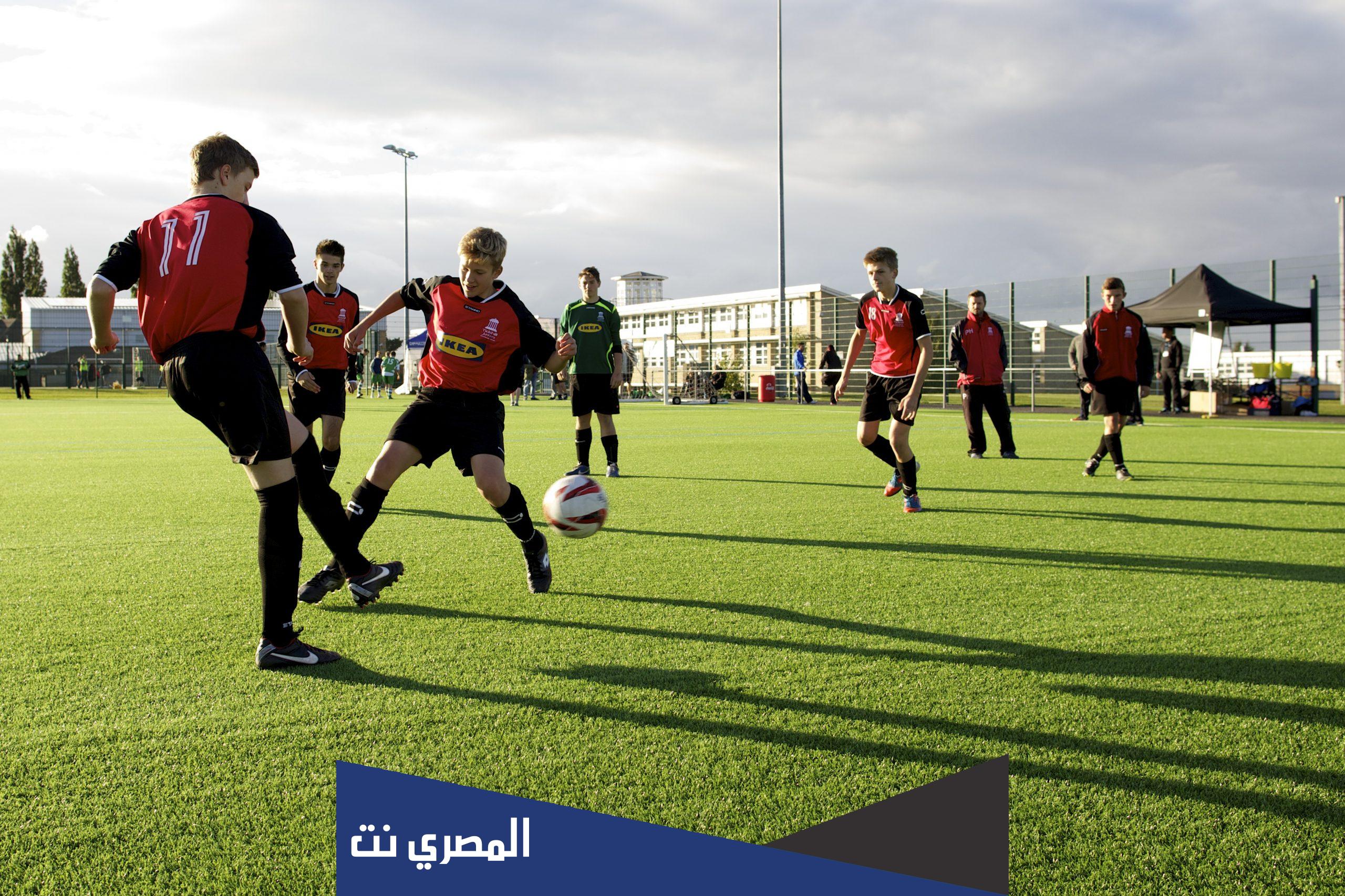 كم عدد اللاعبين في كرة القدم للناشئين ذوي العمر ١٥ عام