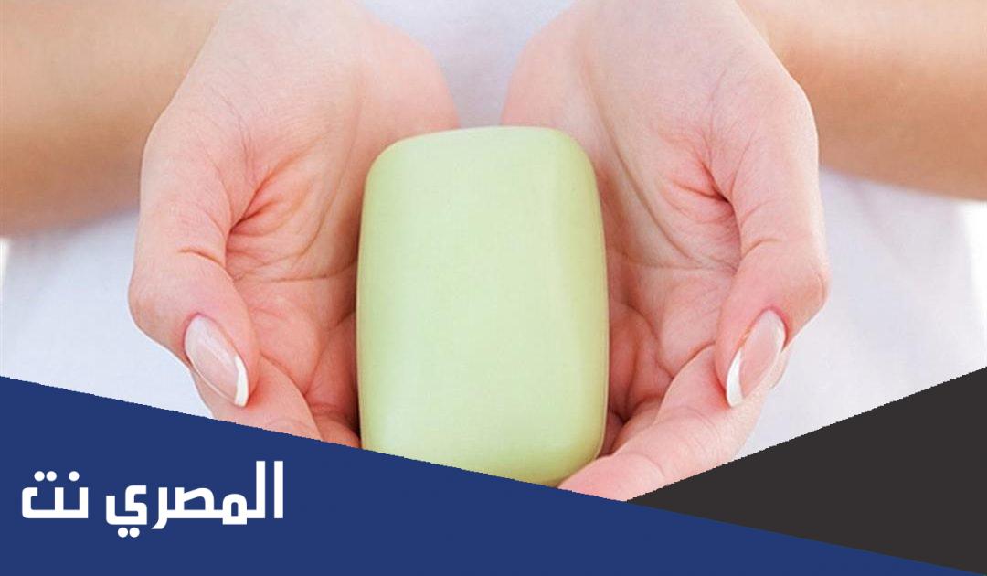لماذا يساعد الصابون على ذوبان الزيت في الماء