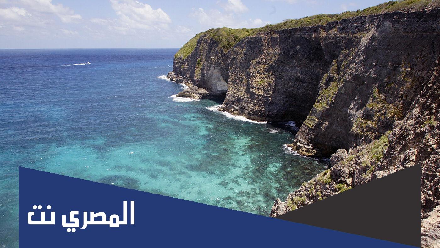 في اي بحر تقع جزر جوادلوب ؟
