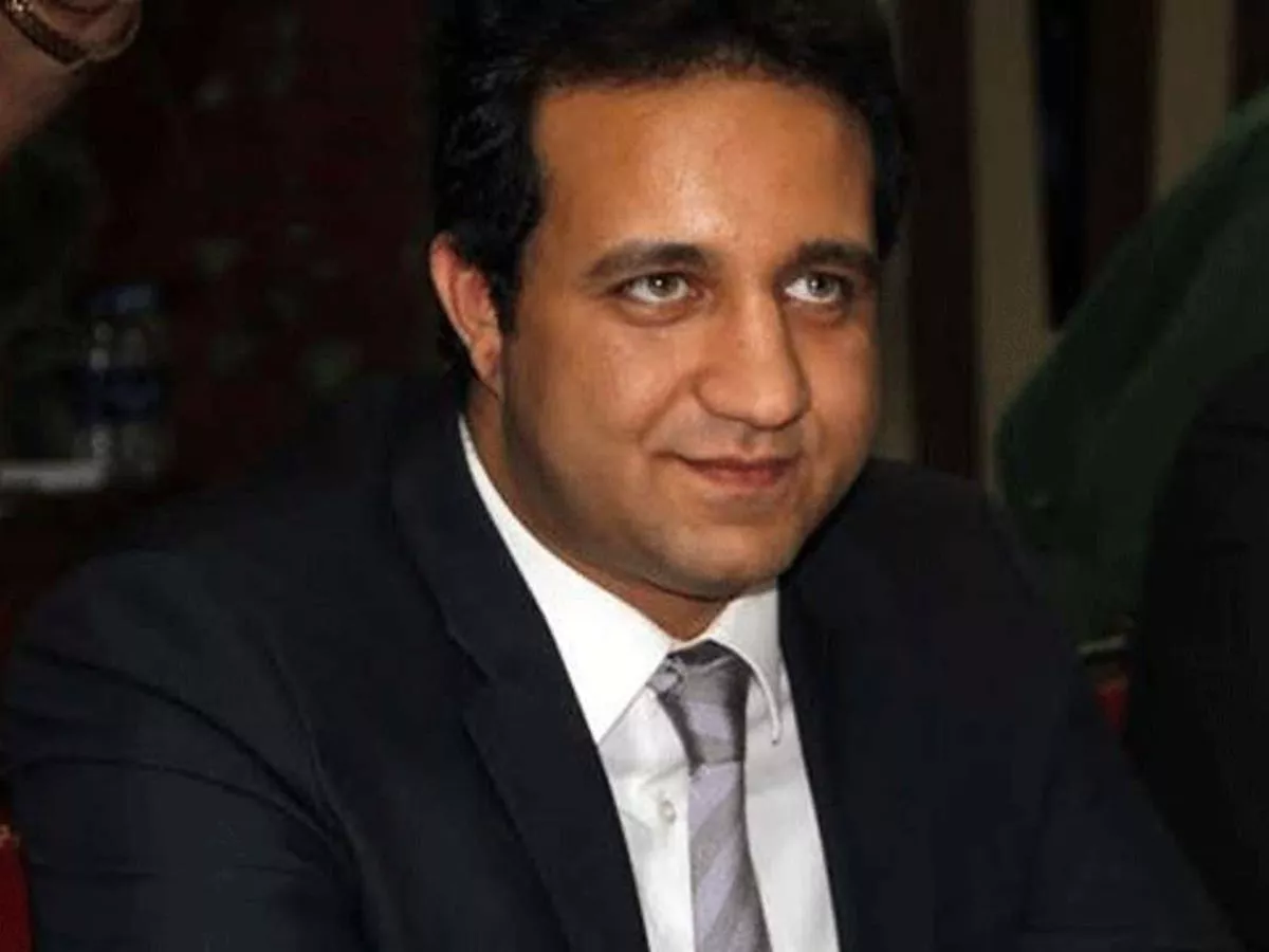 كم عمر أحمد مرتضي منصور
