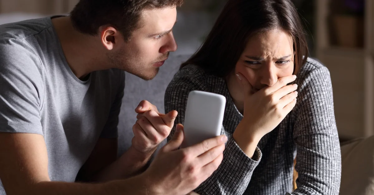 قصة دخل زوج يوما الى بيته في غير اوقات رجوعه كاملة