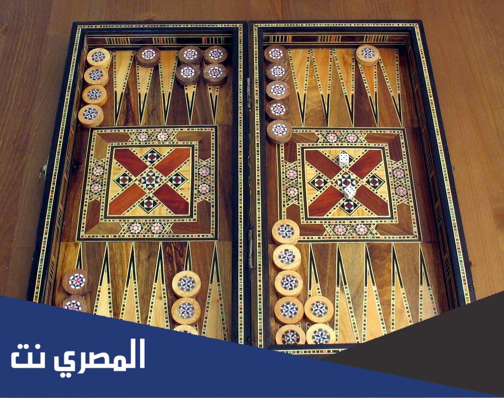كيفية لعب الطاولة المحبوسة