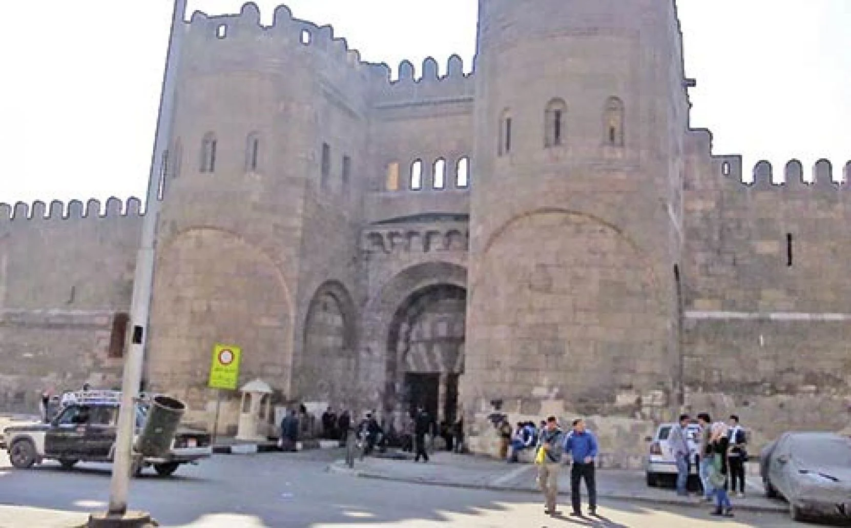 من مؤسس باب زويله في سور القاهره