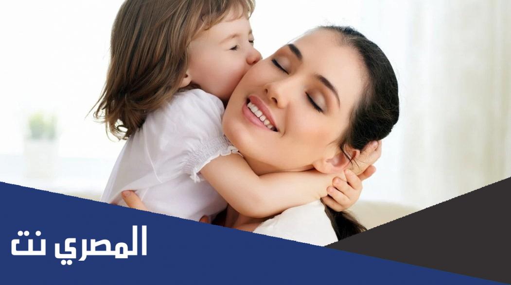 تفسير حلم عناق الأم في المنام لابن سيرين والنابلسي